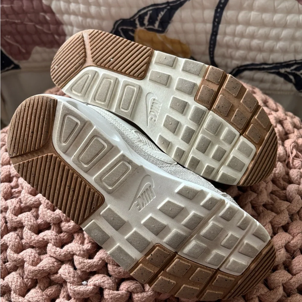 Women’s Nike Air White Sneakers 6 - Picture 4 of 5